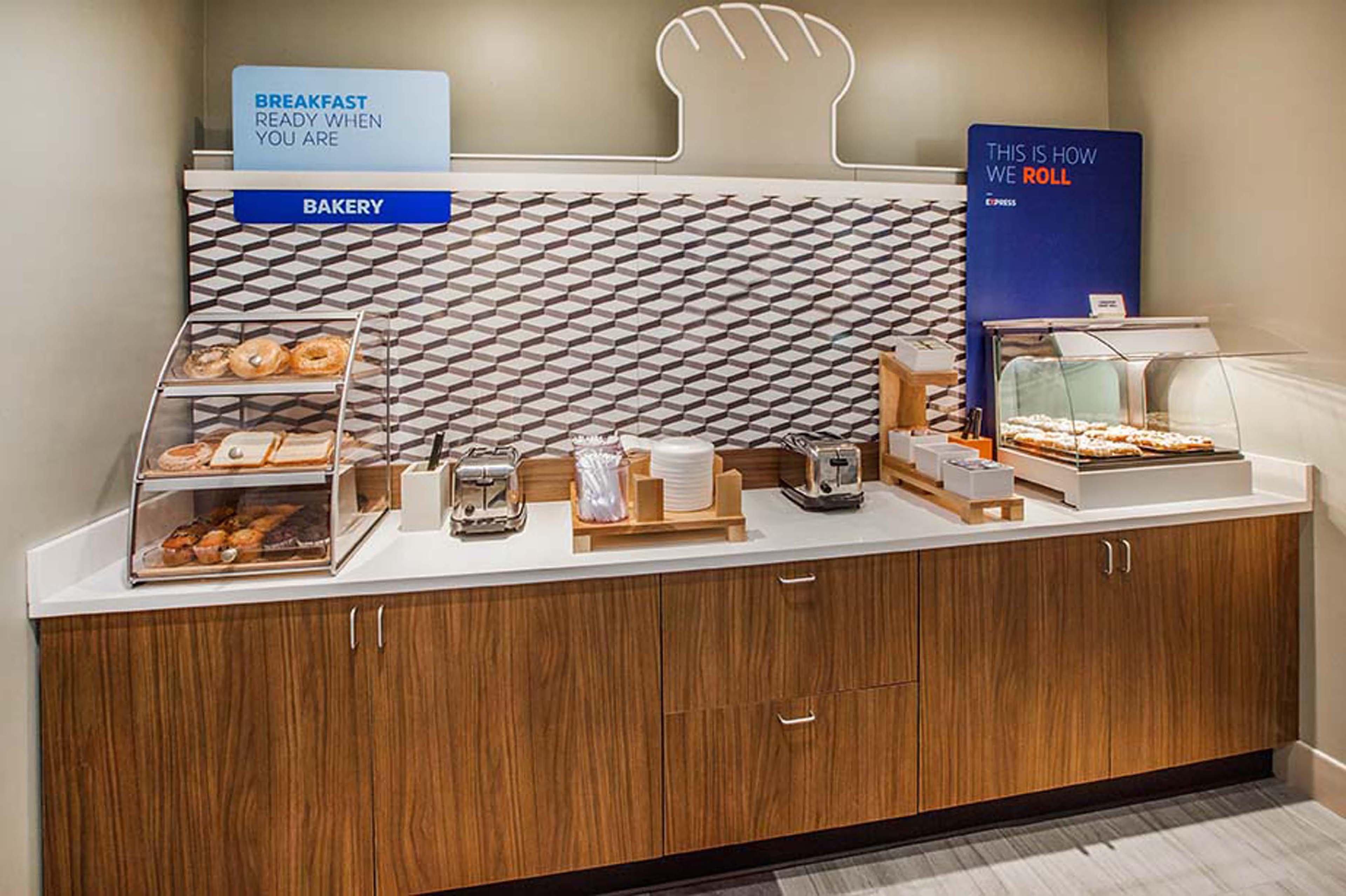 Holiday Inn Express Hastings By Ihg Εξωτερικό φωτογραφία