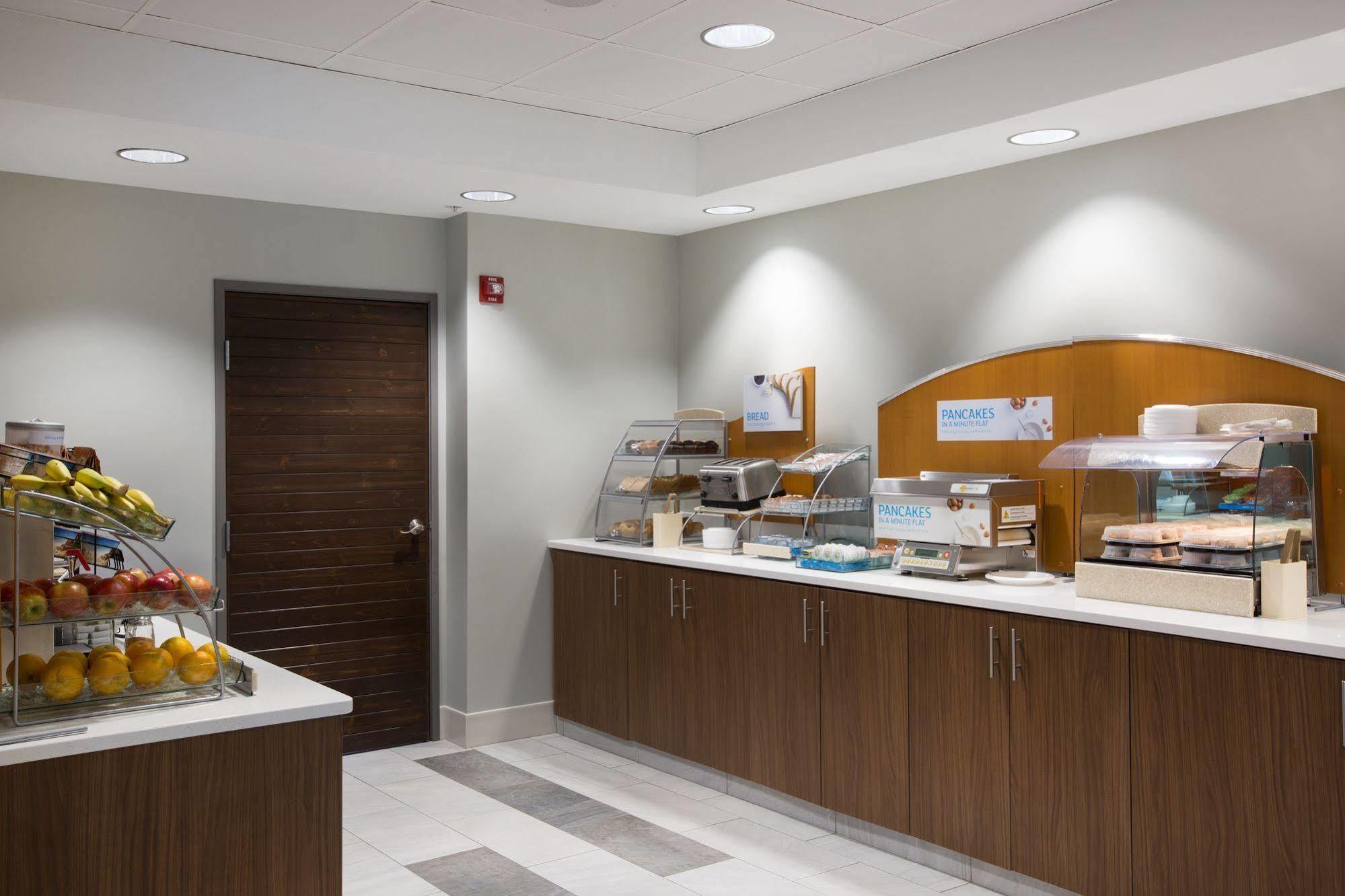 Holiday Inn Express Hastings By Ihg Εξωτερικό φωτογραφία
